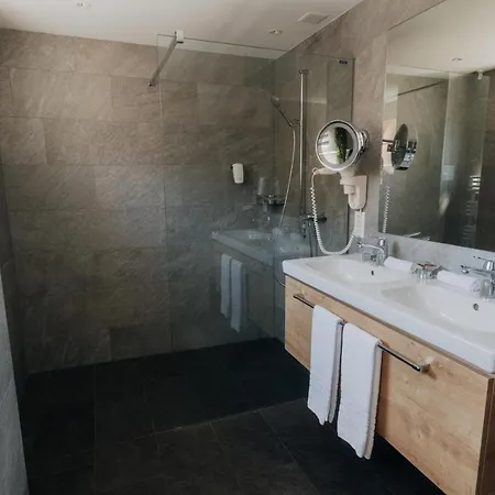 Otel Wellnesshotel Schweizerhof Saas Fee