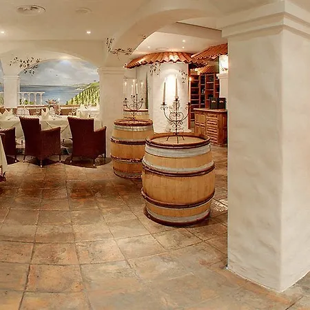 Wellnesshotel Schweizerhof 4* 萨斯费